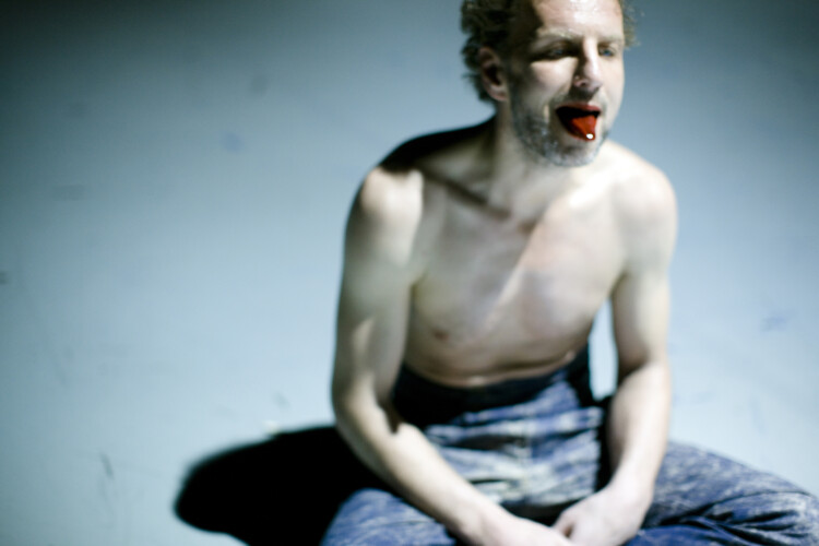 © Koen Broos